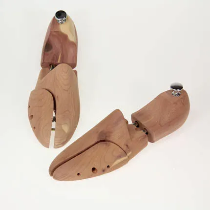 Men‘s Premier Cedar Shoe Tree fits sizes 8-11